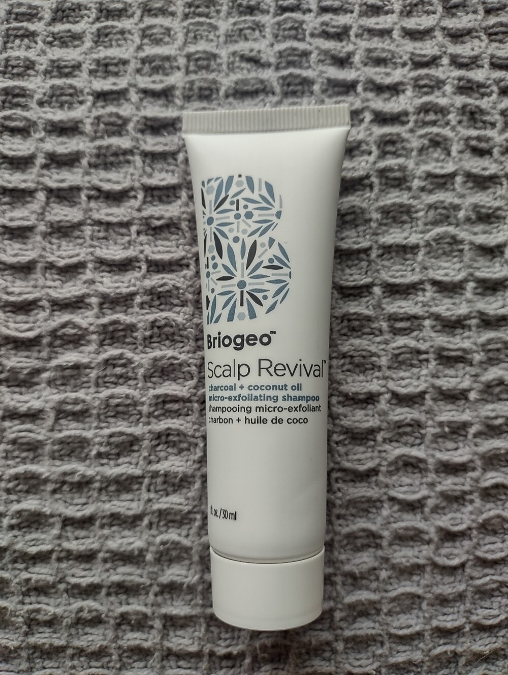 Briogeo Scalp Revival Tube - White with Blue Accents